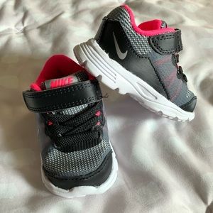 Nike baby tennis shoes